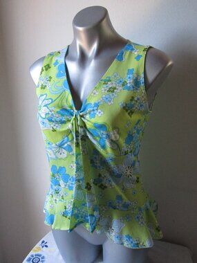 Sleeveless polyester blouse. Size M ruffle hem, lightwt Fashion Bug 60s style